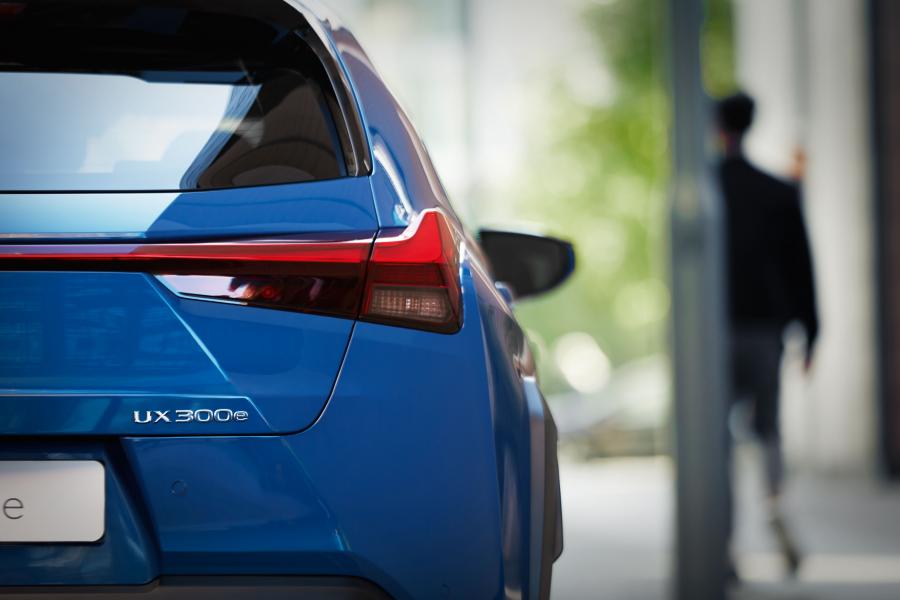 Детали экстерьера Lexus UX300e 2020 года  (WW) (фото 14 из 62)